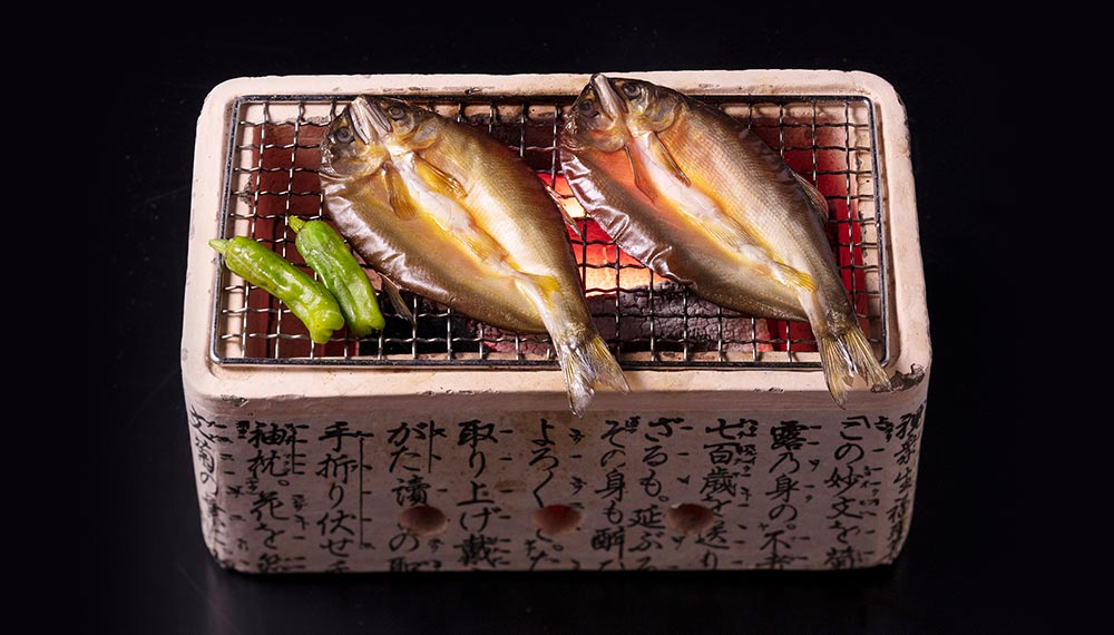 鵜舞屋 岐阜 創業明治10年 「鵜舞屋」 鮎一夜干し I-8P 1セット:計8尾