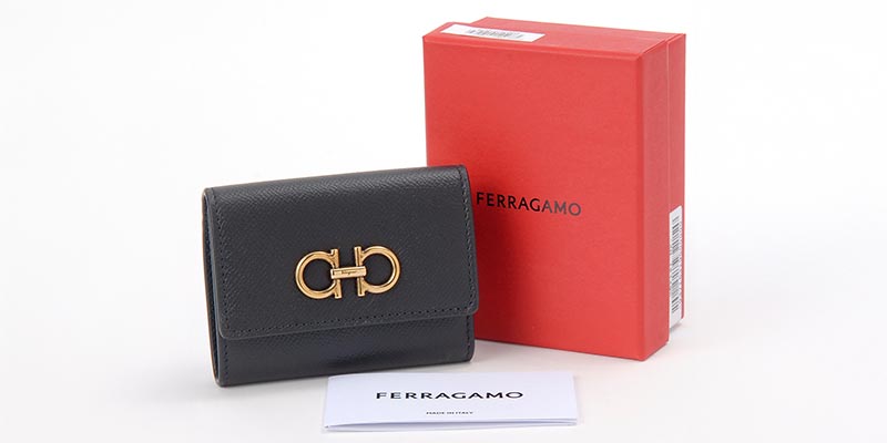 SalvatoreFerragamo サルヴァトーレフェラガモ 三つ折り財布