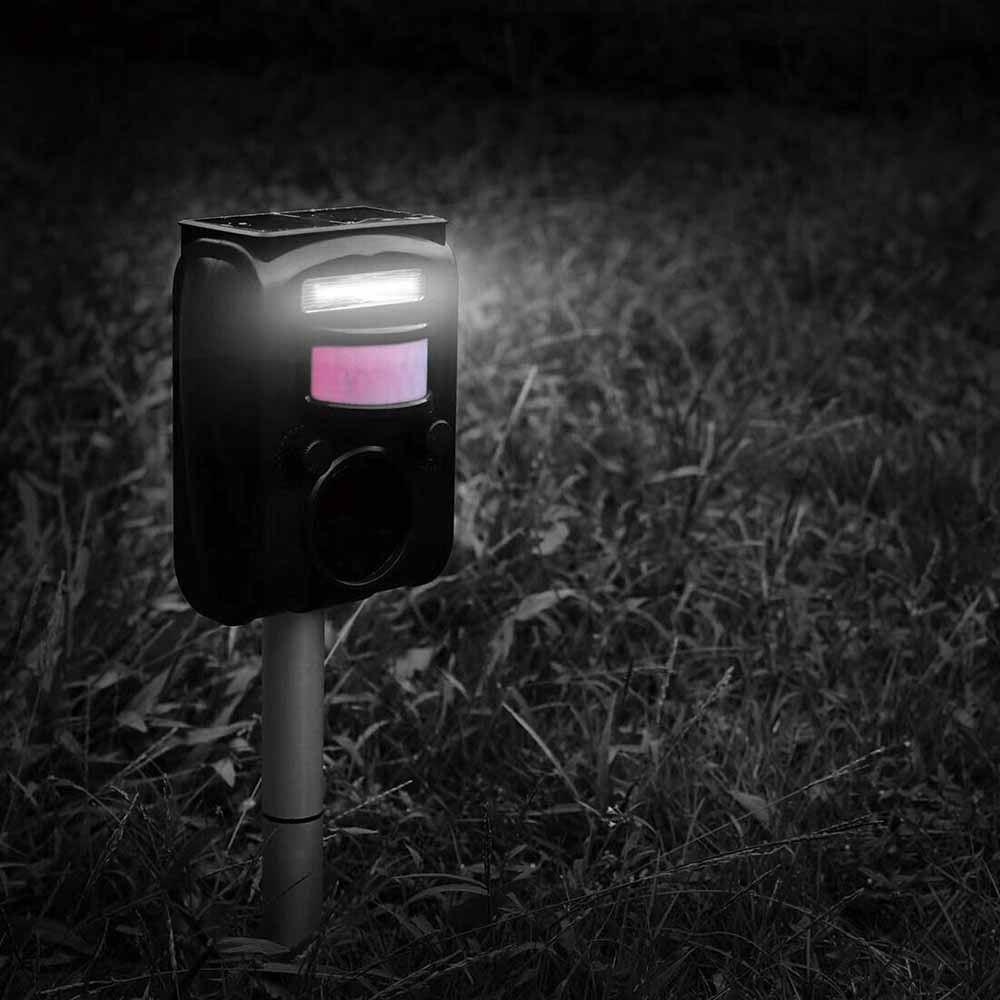 ファミリー・ライフ ソーラー充電式害獣駆除機 1個