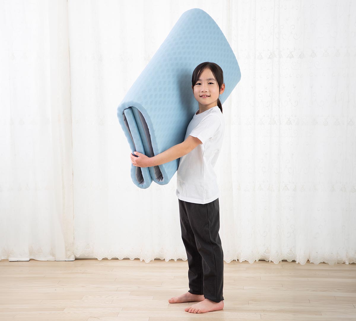 山甚物産株式会社 ジンペット 超軽量敷ふとん らくかる2