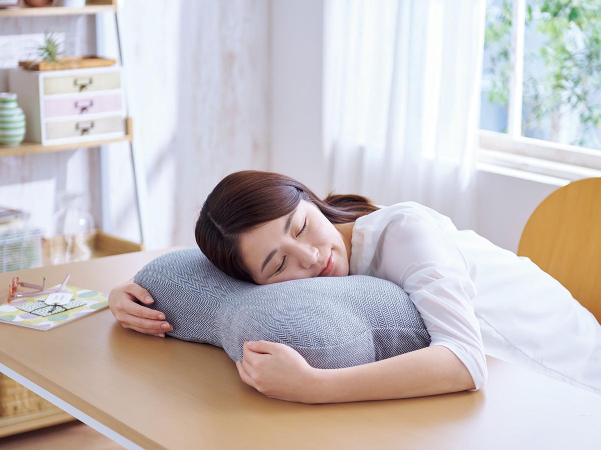 nishikawa konemuri＋ こねむり パワーナップピロー「Mini hug」 おひるね枕