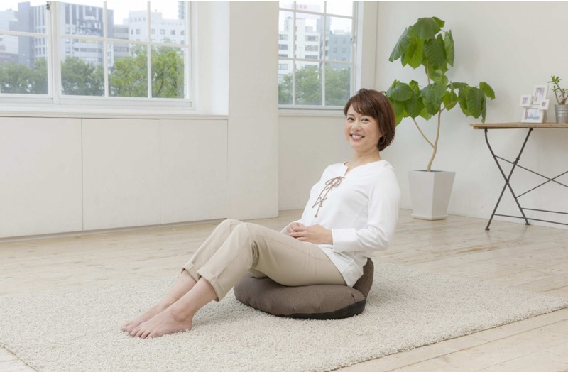 座ってもたれるだけで腹筋プルプル