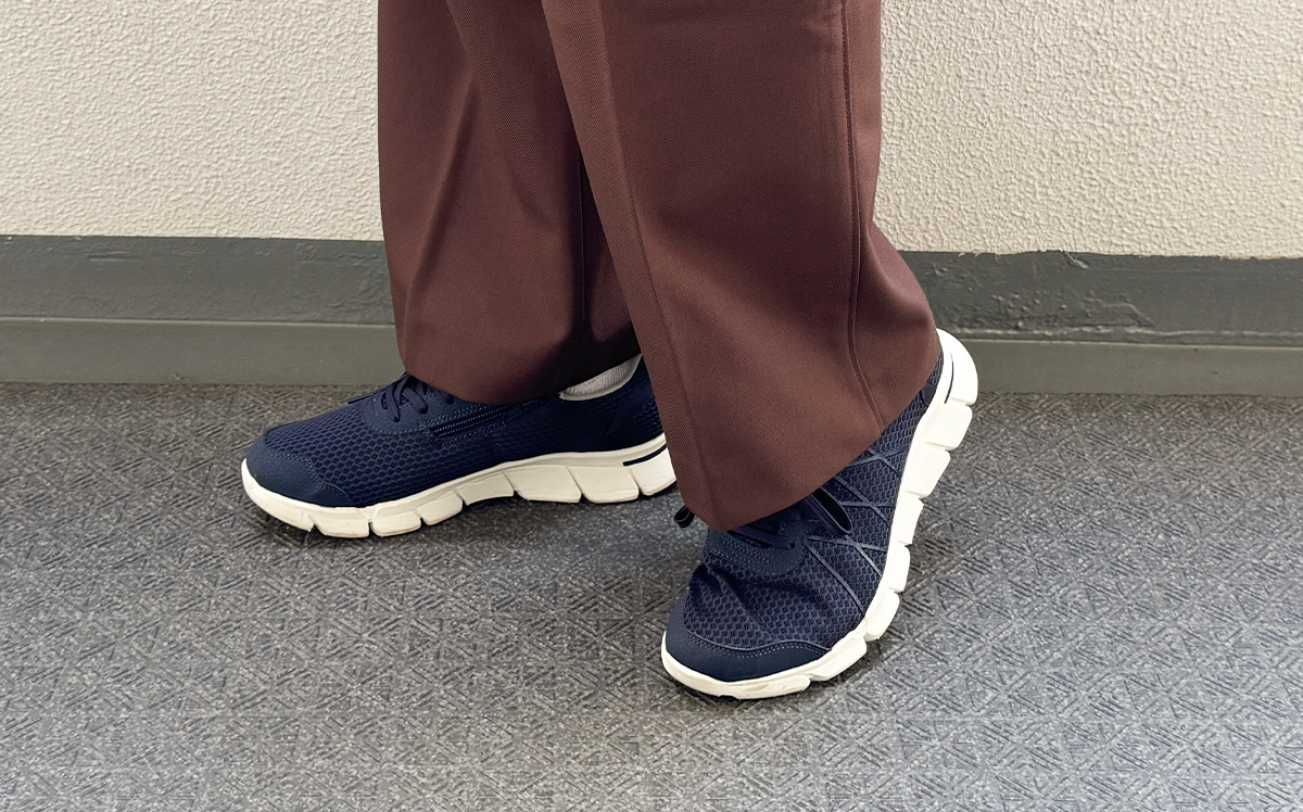 「RIZAP×RaKUWaLK」は本当に歩くだけでトレーニングになるのか、新商品で試してみた