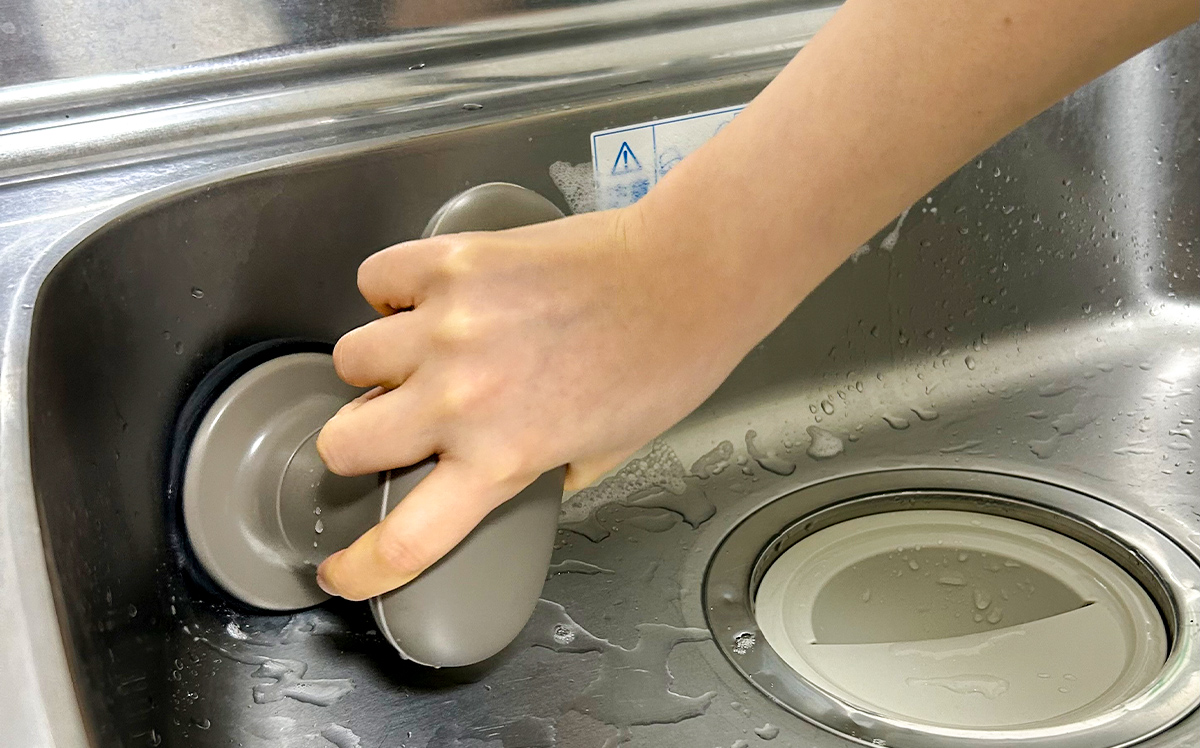 家中の掃除がこれ1台で完結!防水電動ブラシで水回りも楽らく