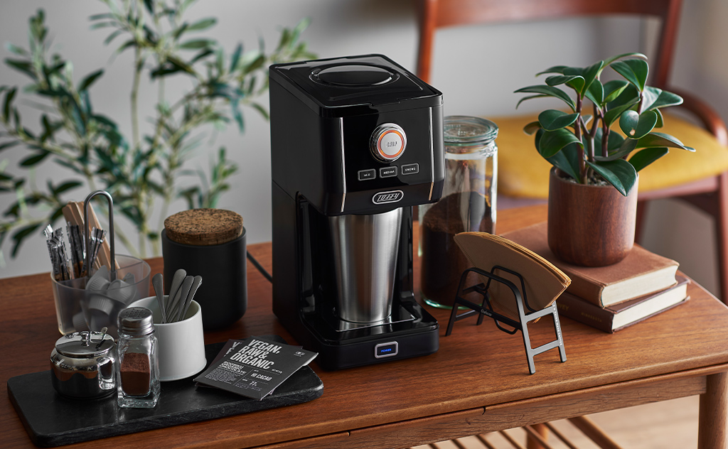タンブラーやマグカップに直接ドリップ!本格コーヒーをサッと楽しめるコーヒーメーカー