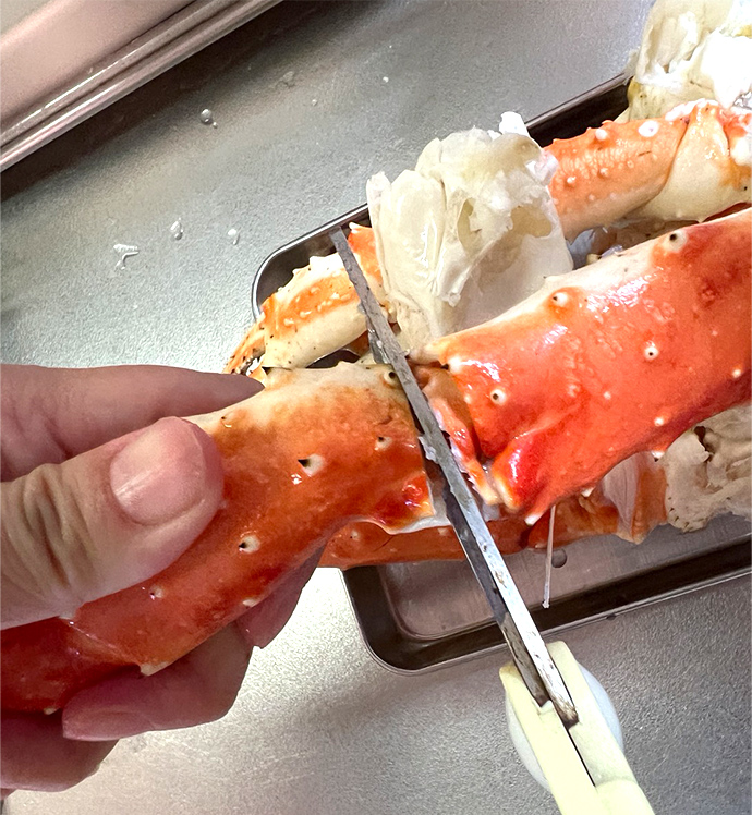 カニの王様「たらばガニ」殻付きだけど簡単に食べられて大満足!