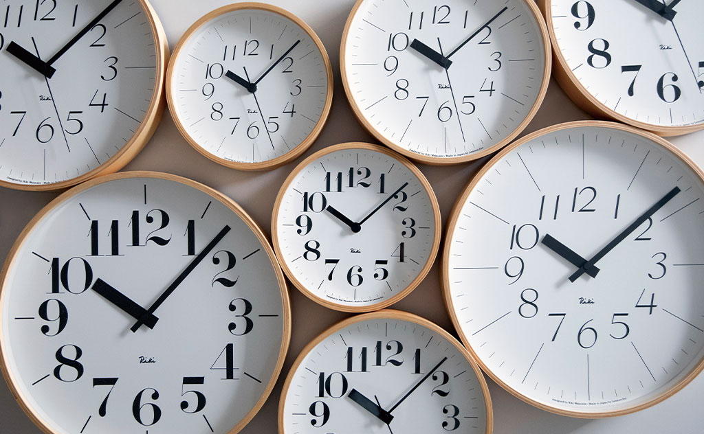 一年の区切りと始まりにあらためて時間を振り返る—インテリア時計が彩る「時」の物語