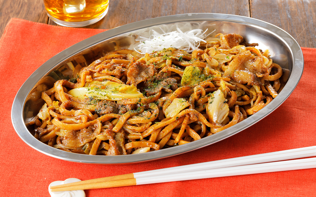 行列のできる焼きそば専門店「神保町みかさ」の太麺ソース焼きそばを実食してみた