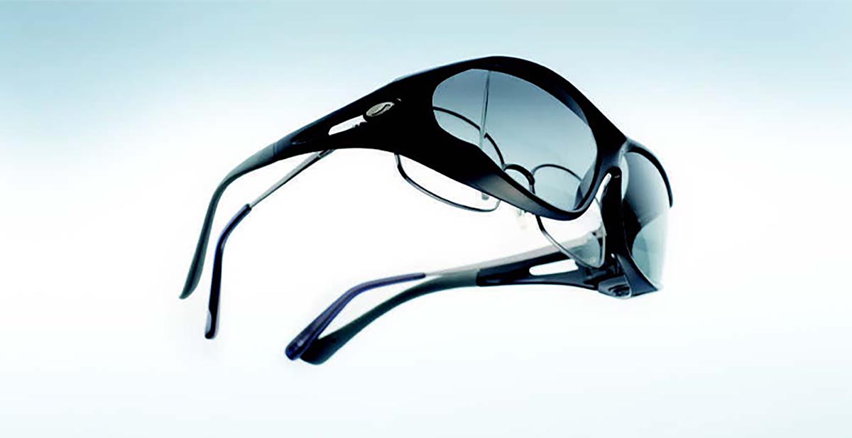 「度付きは高い」「鼻に跡がつく」を解決！普通のサングラスとは一線を画す、お悩み解決アイウェア。