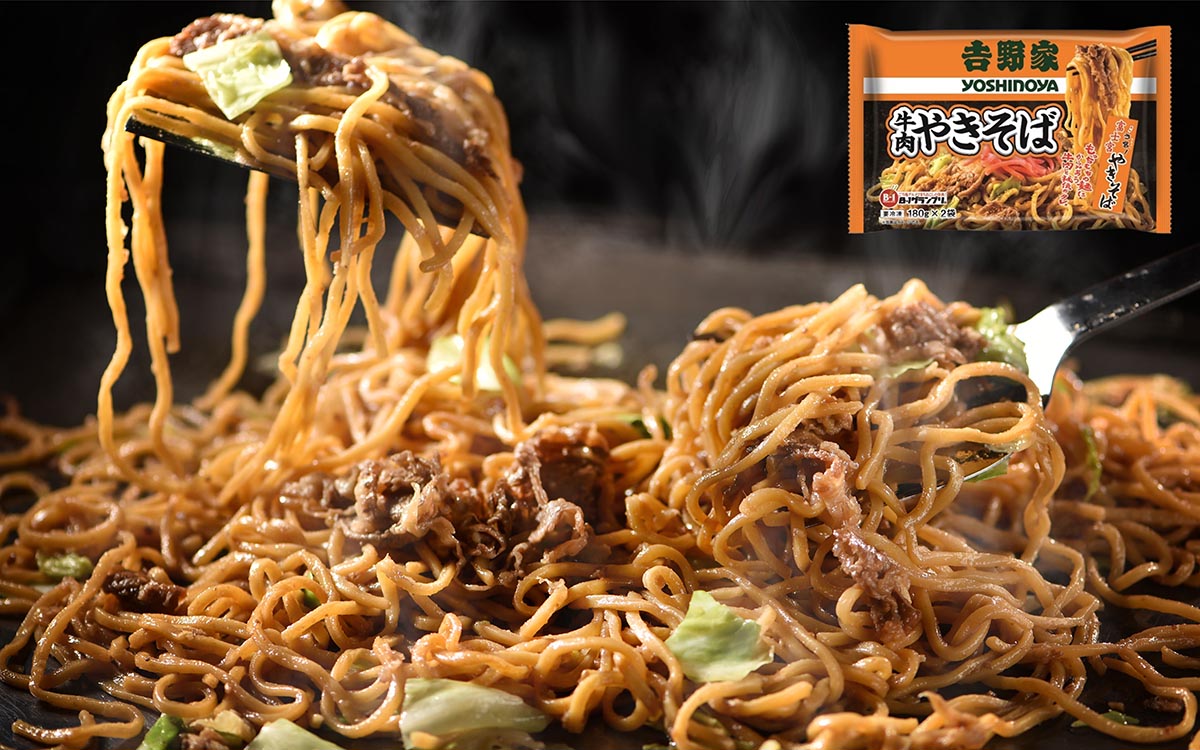 大人気「吉野家」冷凍食品に「牛肉やきそば」と「牛すき焼うどん」が登場!実食レビュー&おすすめアレンジも紹介