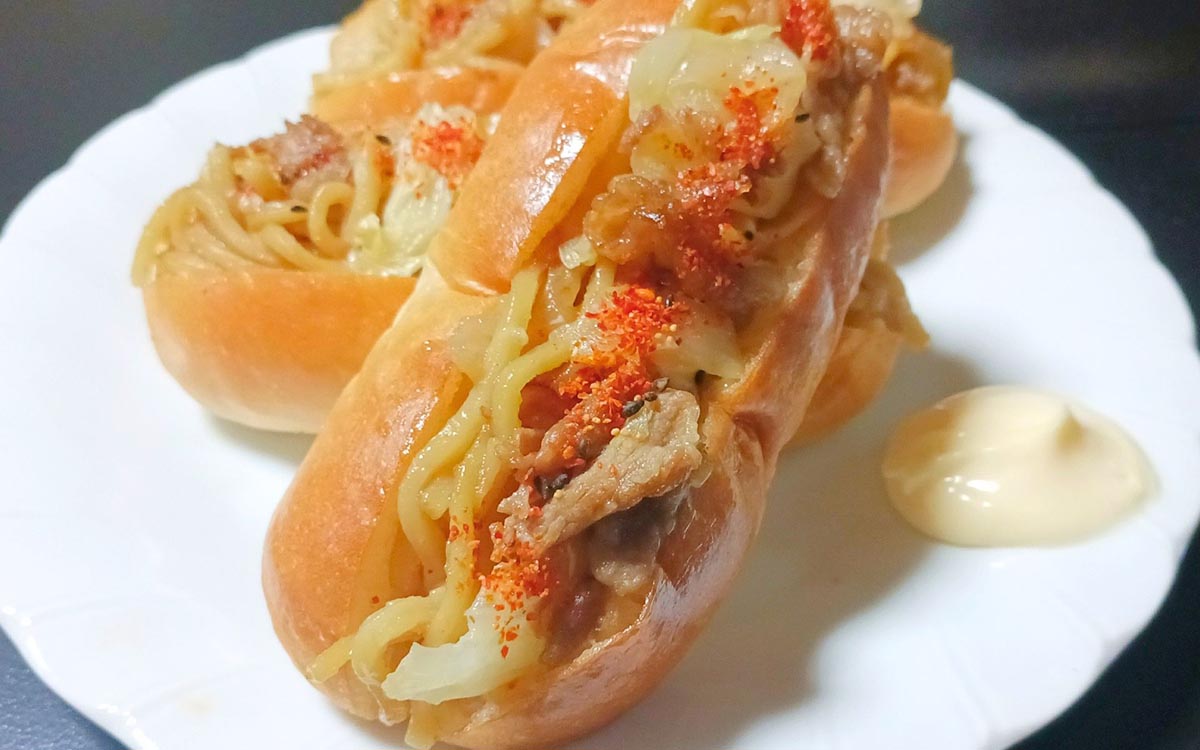 大人気「吉野家」冷凍食品に「牛肉やきそば」と「牛すき焼うどん」が登場！実食レビュー＆おすすめアレンジも紹介